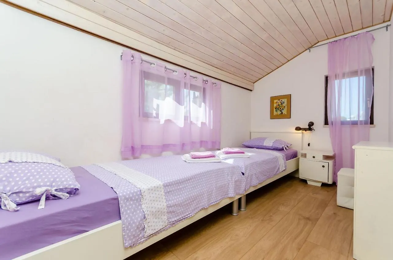 Apartment Natasa Trogir 0*,